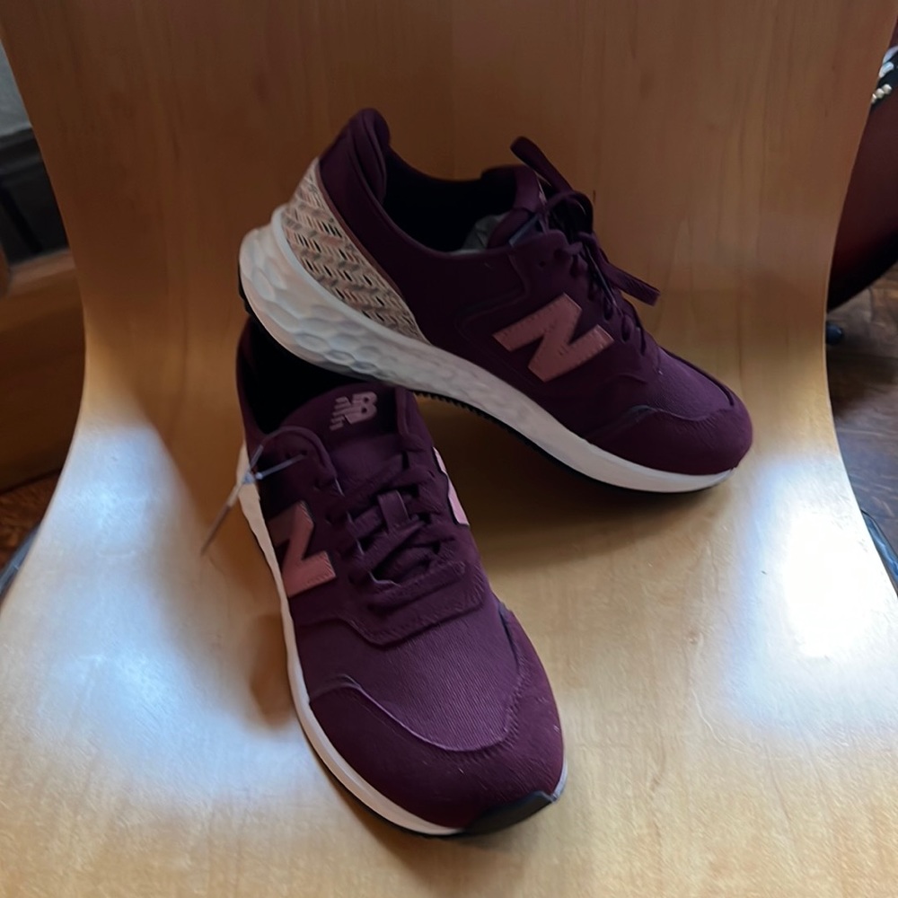 NWT size 10 new balance burgundy fresh foam